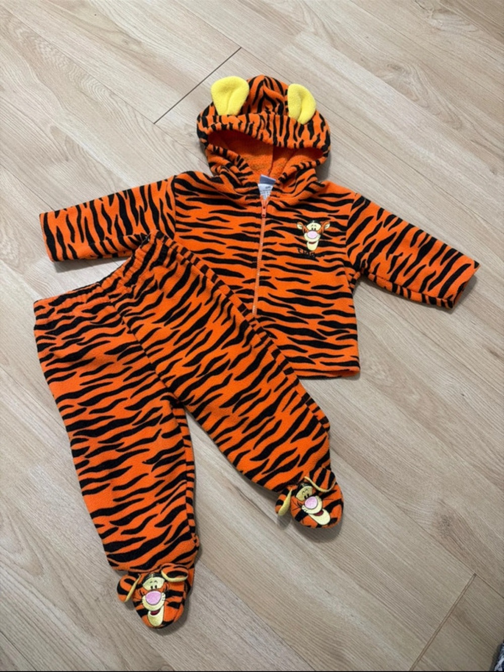 Disney Baby 6M Vintage Orange and Black Tigger-Stripe Fleece Matching Set